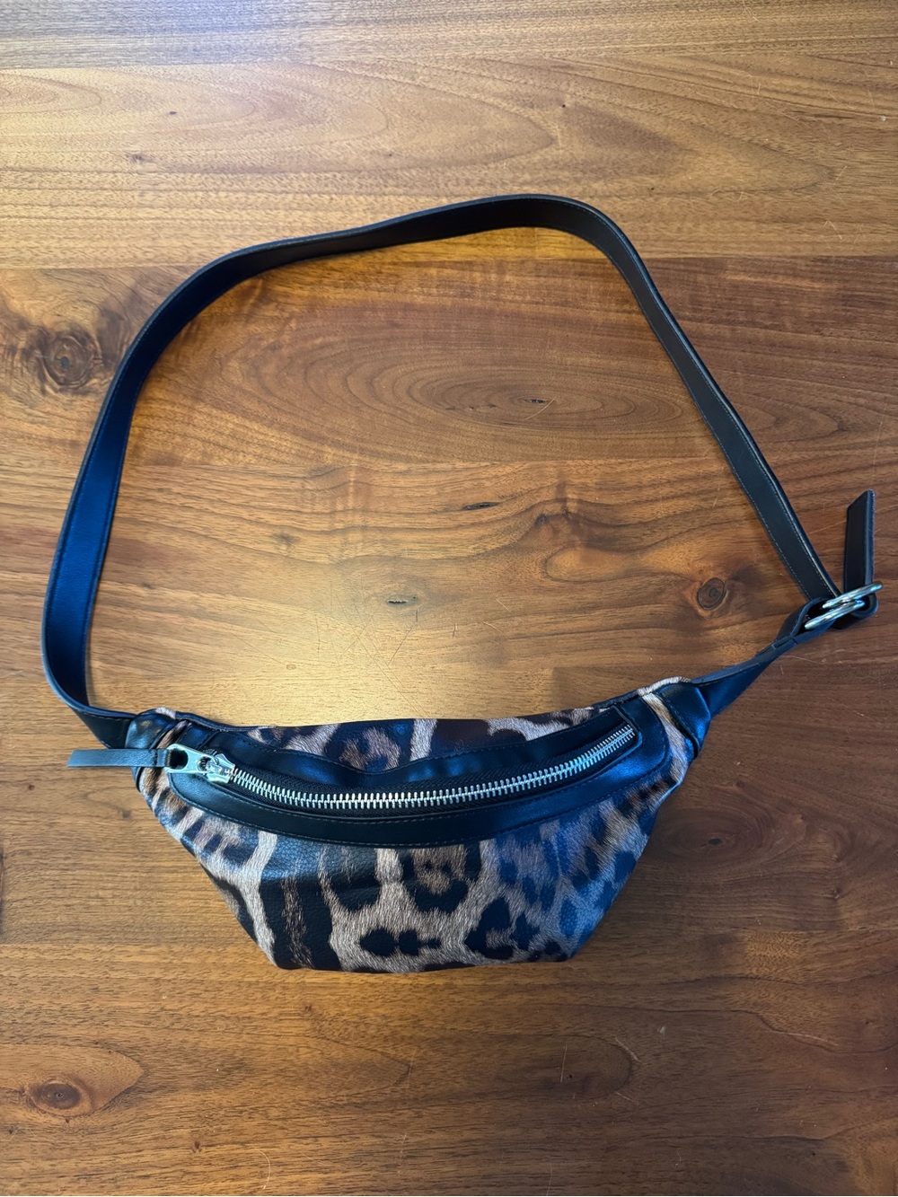 NEW -Anna & Ava Leopard Print Women’s Waist Bag